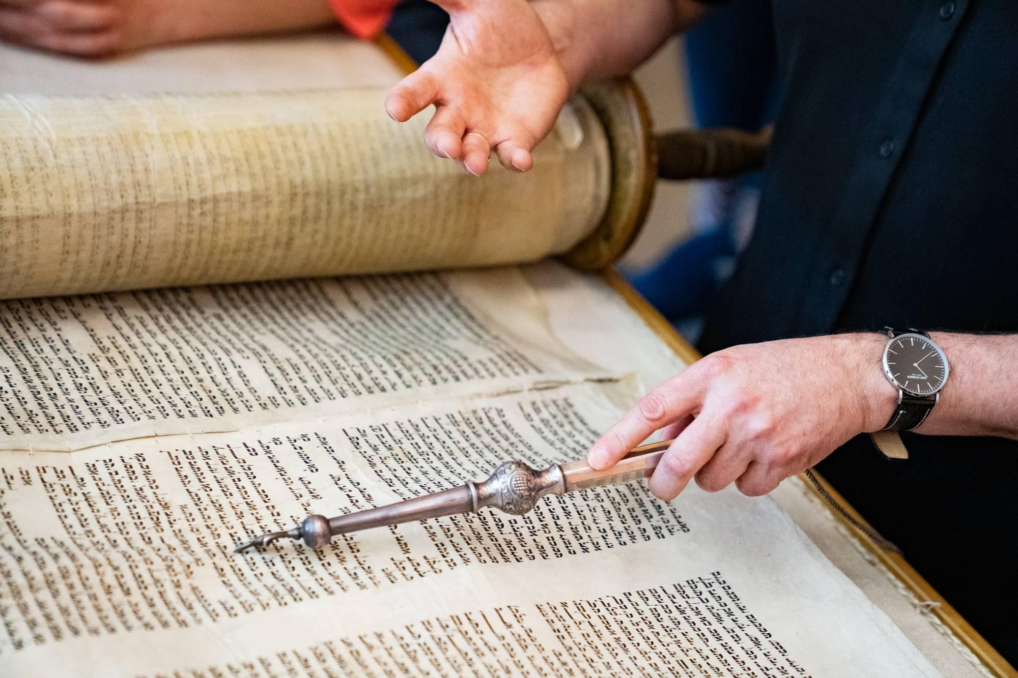 Jewish scripture reading